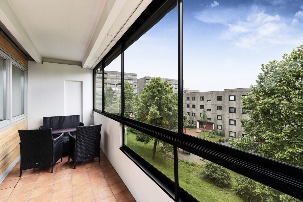 Muligheter for flere sittegrupper. Her kan lange sommerdager/kvelder nytes med godt selskap. Galleribilde