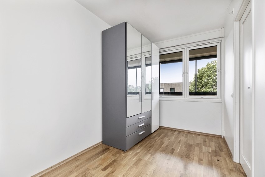 Rommet er malt i lyse, behagelige farger og fremstår som lunt og hyggelig. Galleribilde