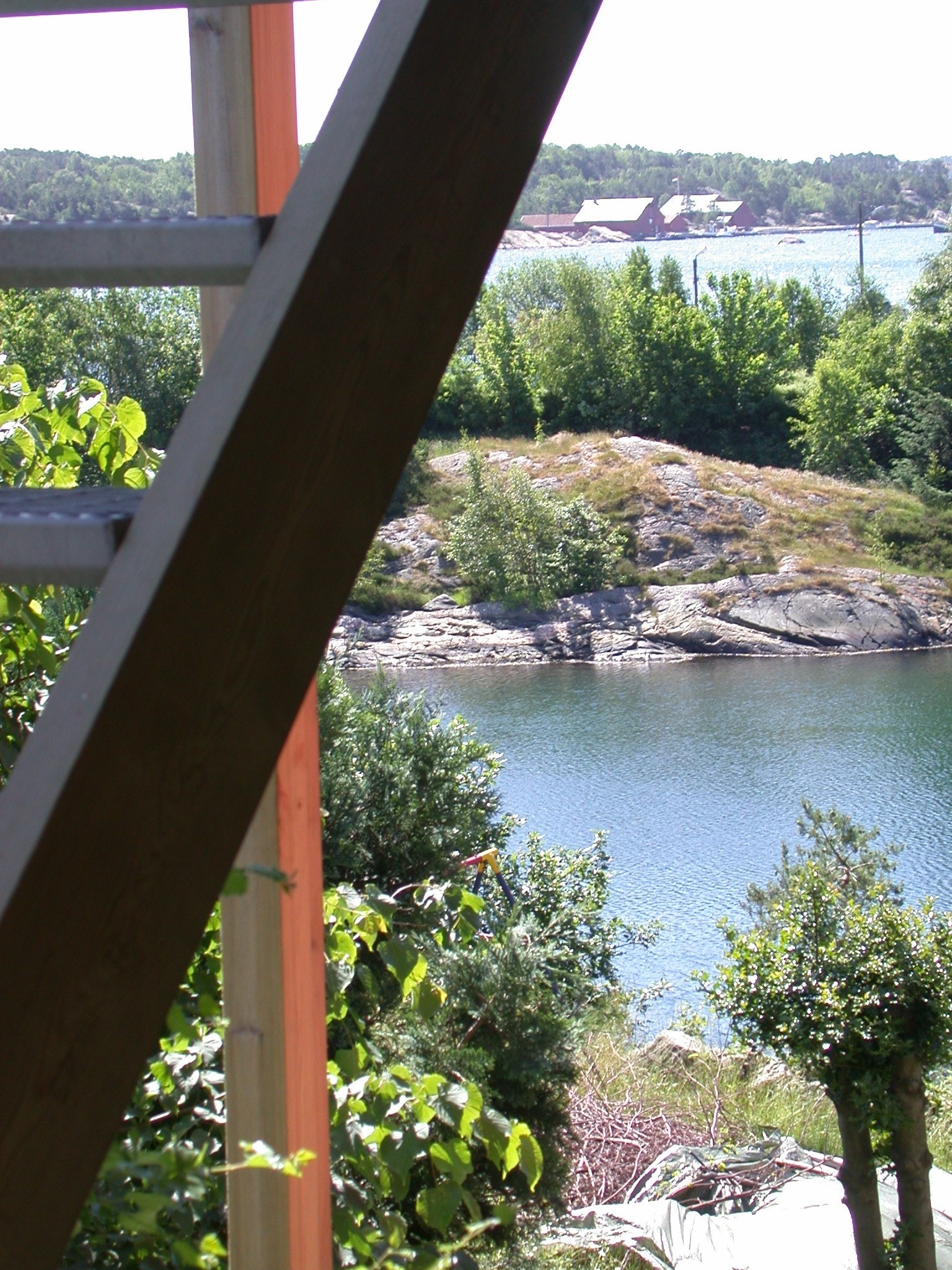 utsikt fra terrasse under balkong Galleribilde