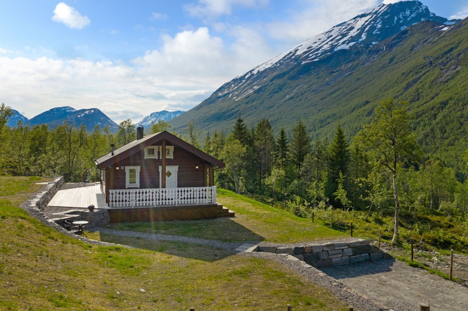 Velkommen til Beillstølen, en koslig og moderne hytte i naturskjønne omgivelser. Galleribilde