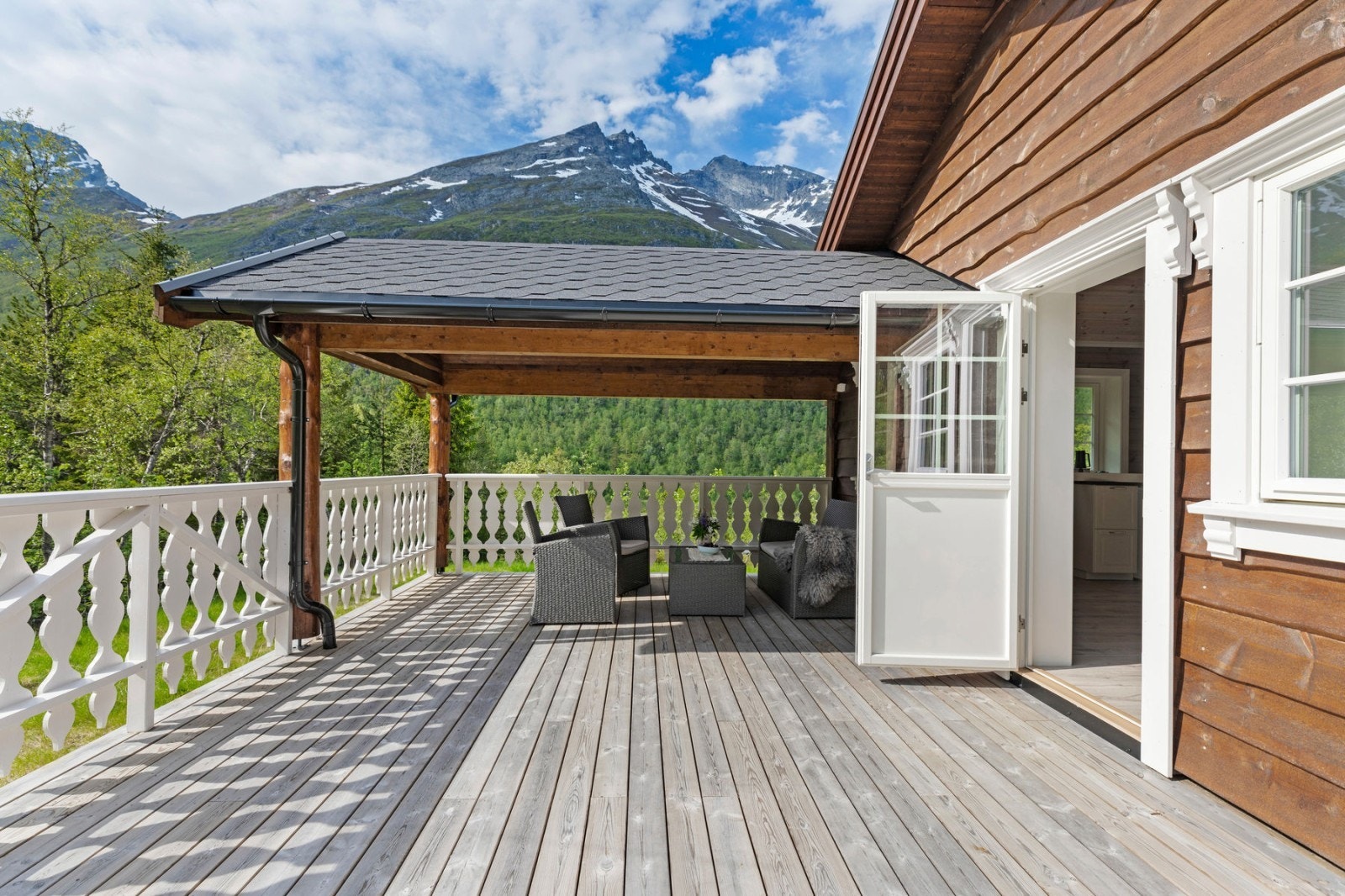 Veranda og inngang til stue. Galleribilde