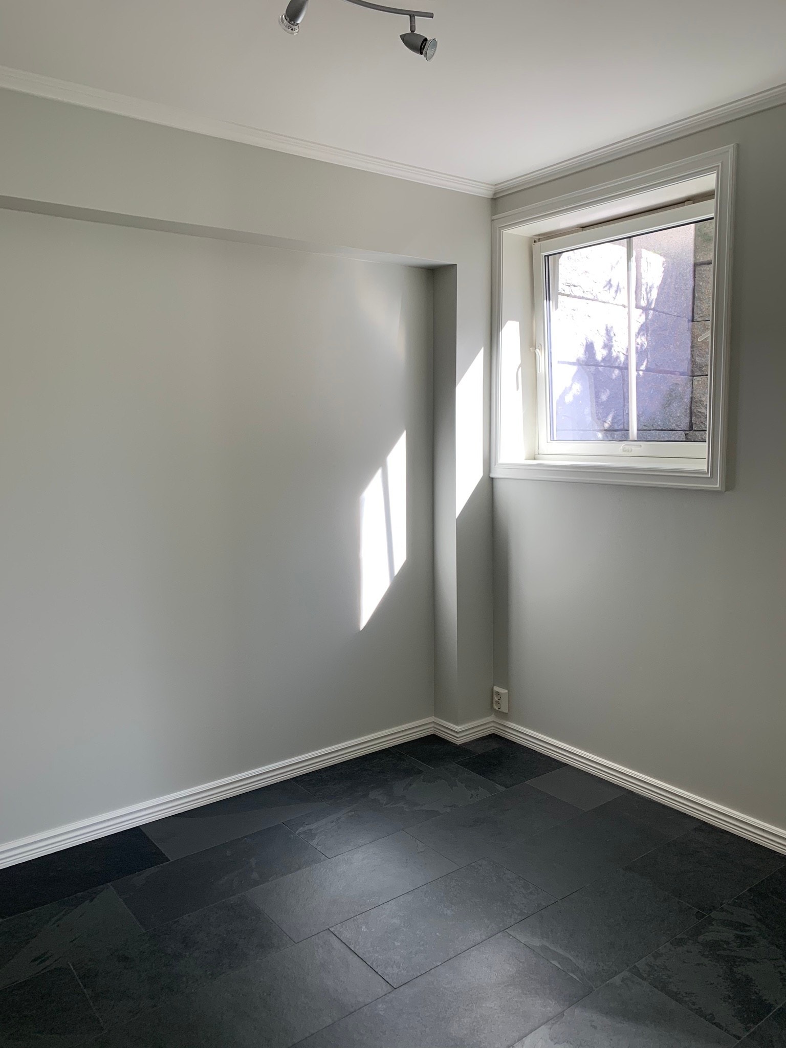 Soverom med plass til dobbeltseng Galleribilde