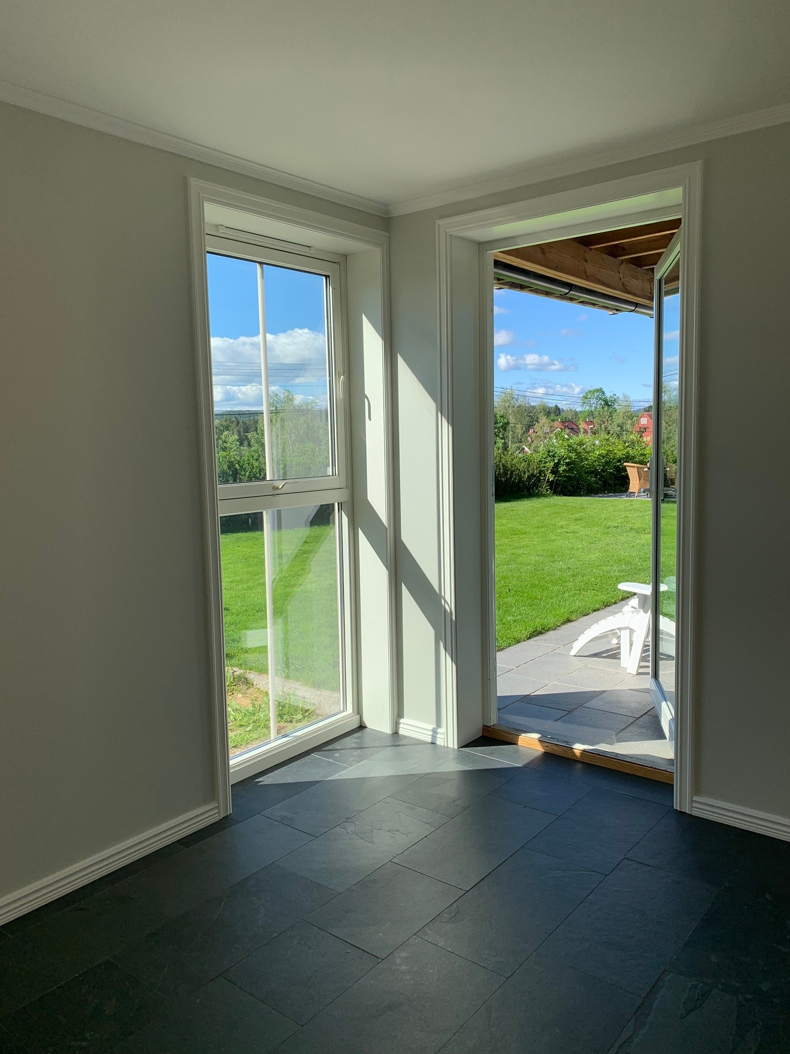 Store vinduer som slipper inn mye lys Galleribilde