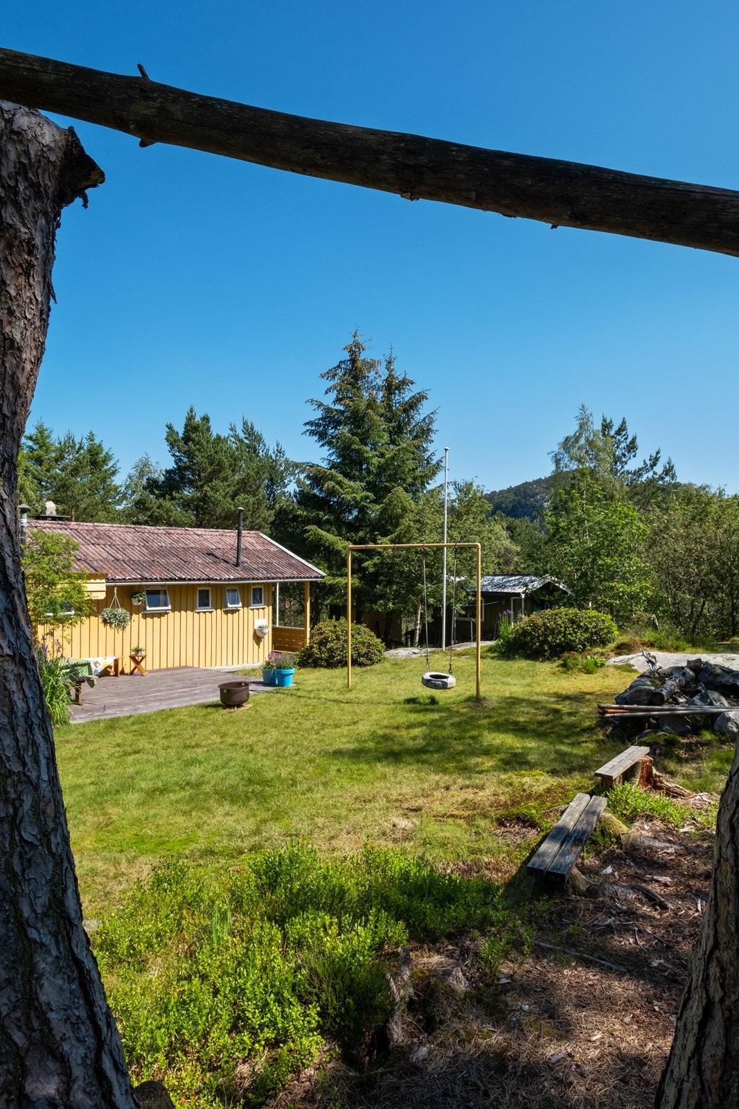 Nydelig opparbeidet hage, som passer perfekt for store og små. Galleribilde