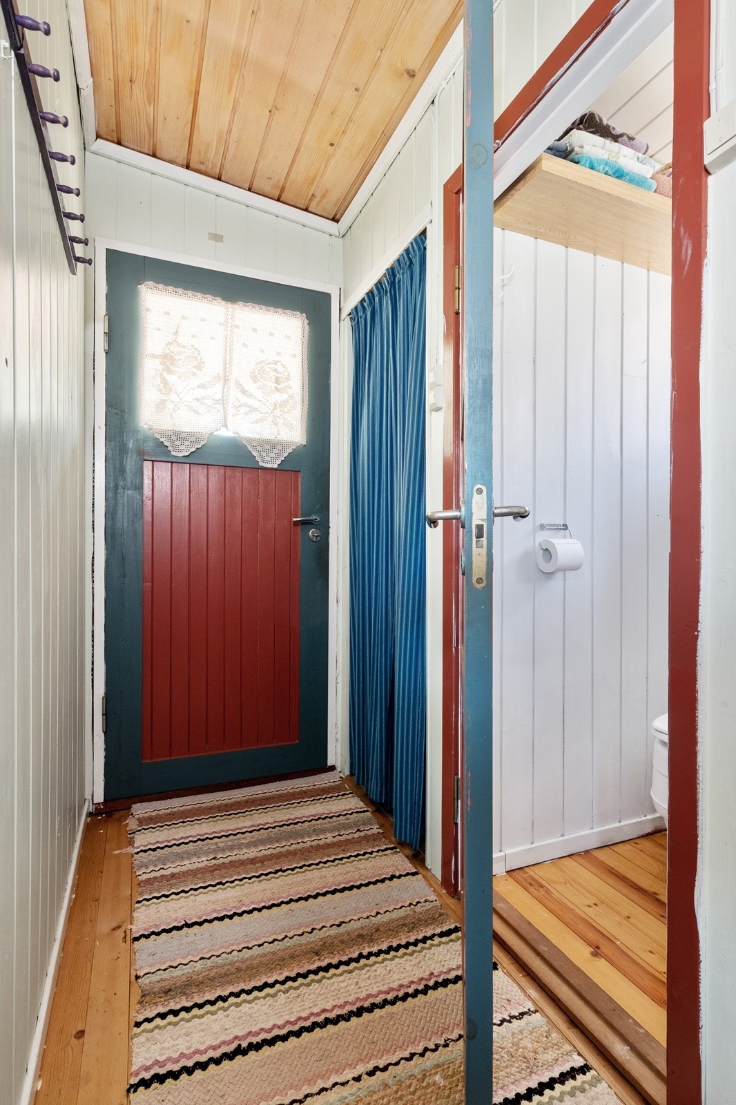 Entrè med god plass til å oppbevare yttertøy. Galleribilde