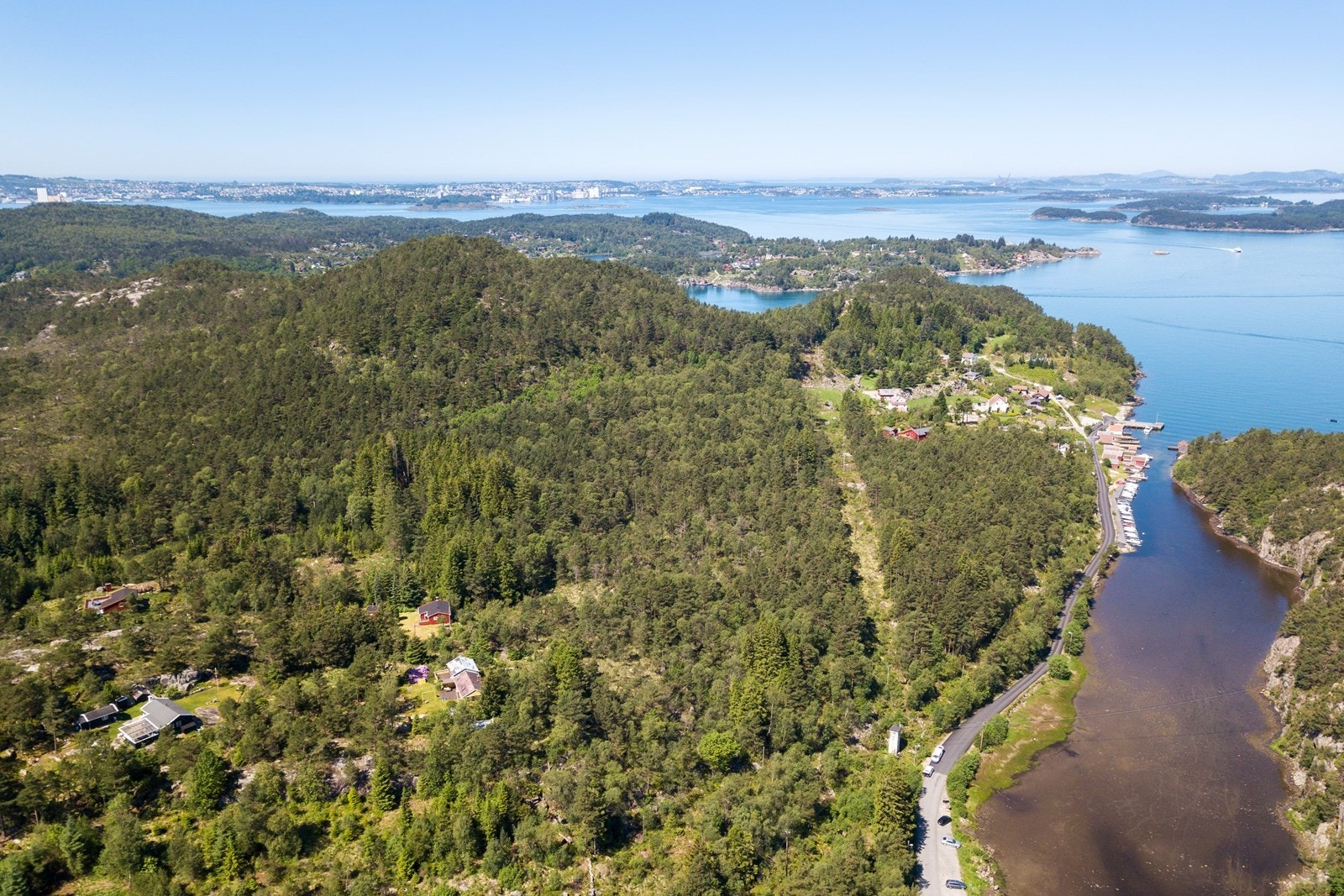 Hytten ligger like utenfor Stavanger og passer godt for dagsturer så vell som lengre opphold. Galleribilde