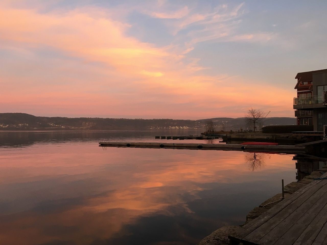 Velfungerende og moderne bofelleskap med sjønær beliggenhet samtid sentralt! Galleribilde