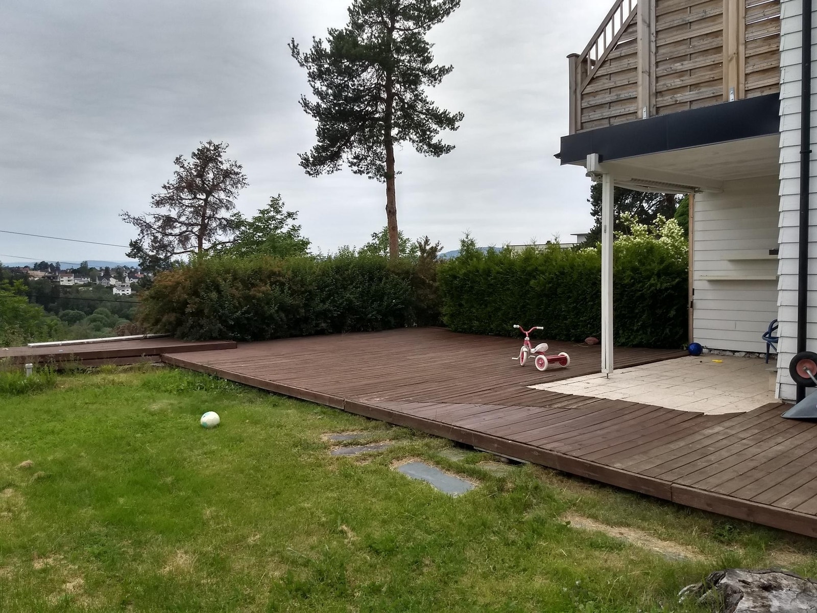 Hage med terrasse Galleribilde