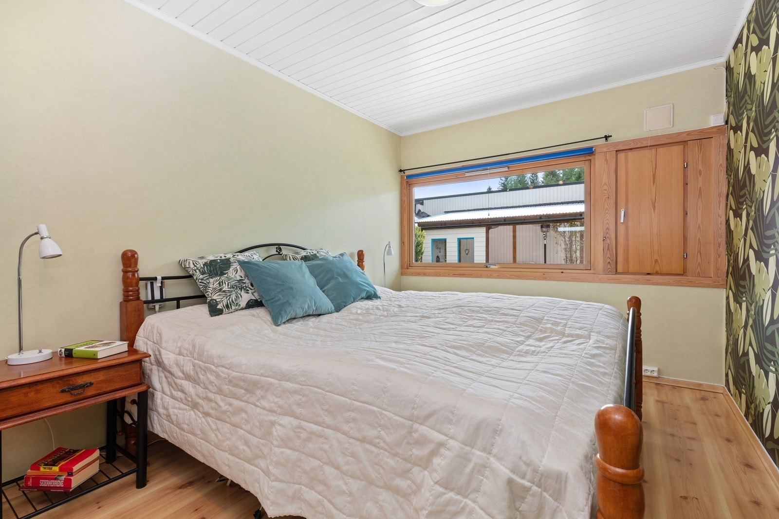 Begge soverom har vinud mot skjermet inngjerdet atrium. Galleribilde