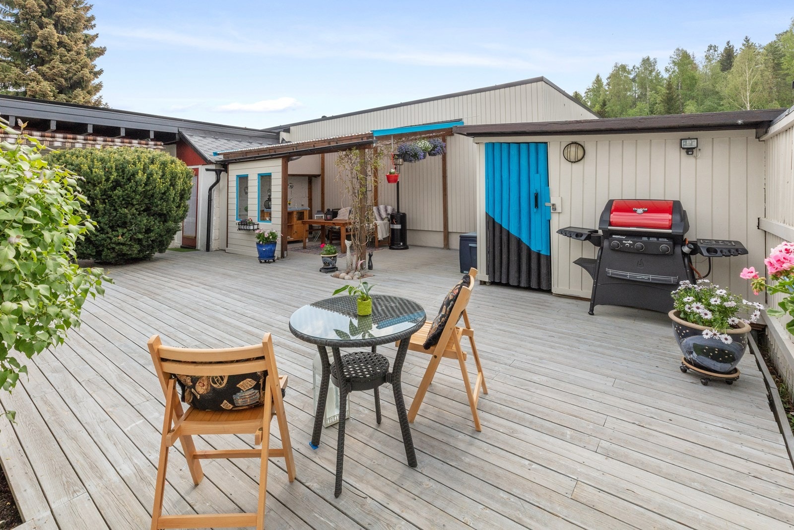 Atriumet har god plass til flere sittegrupper. Galleribilde