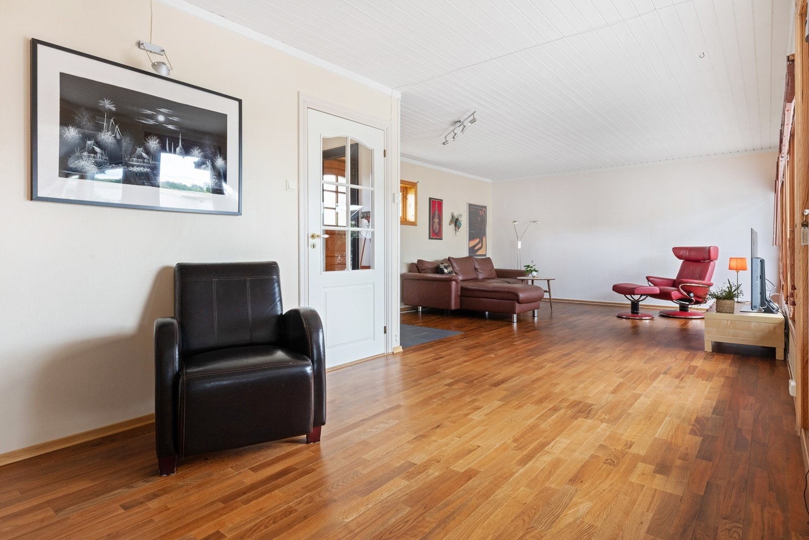 Stue med adkomst til entre. Galleribilde