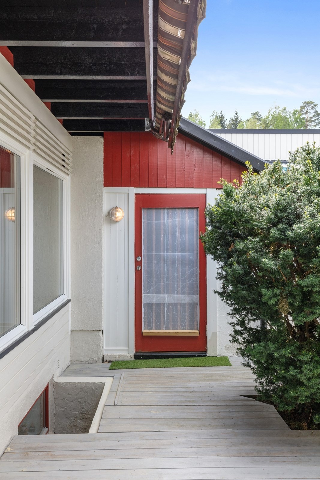 Fra atriumet er det direkte adkomst til integrert garasje. Galleribilde