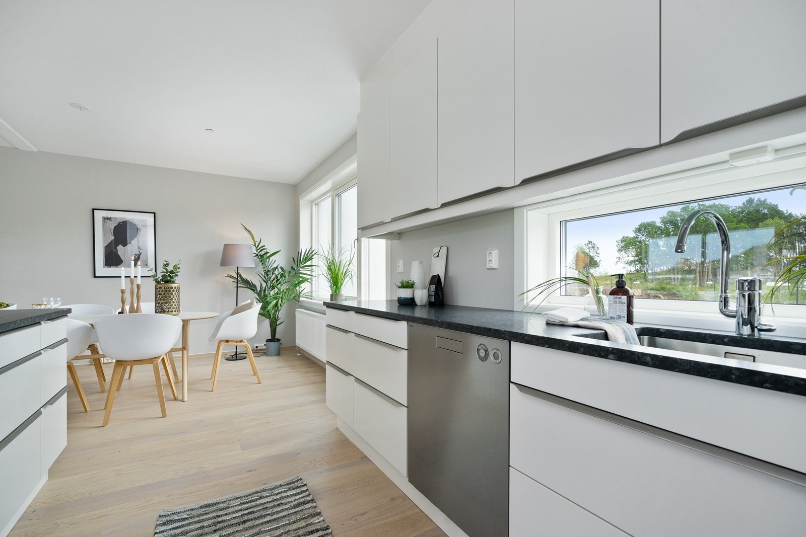 Kjøkken med utsikt Galleribilde