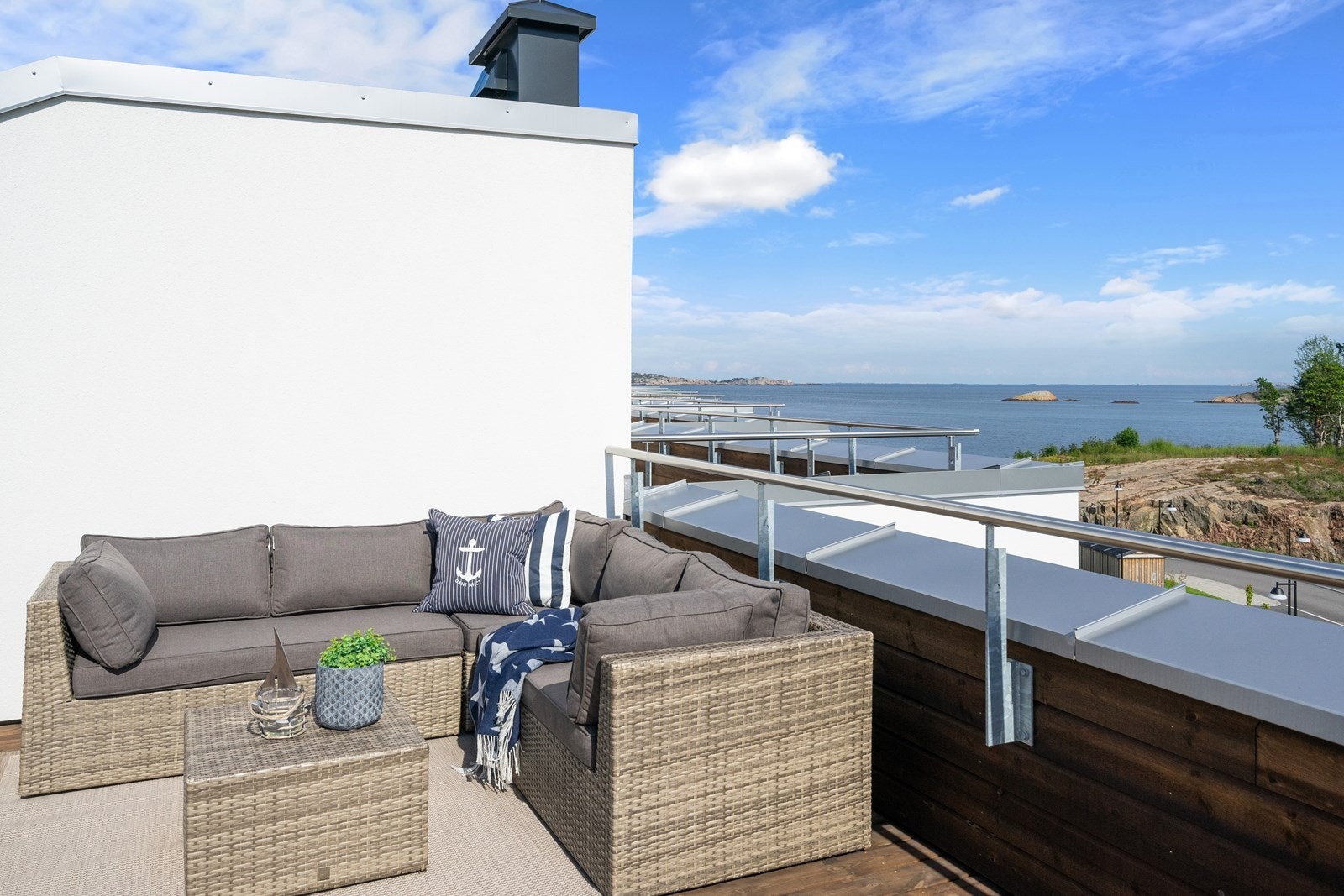 Privat takhage med lekker havutsikt Galleribilde