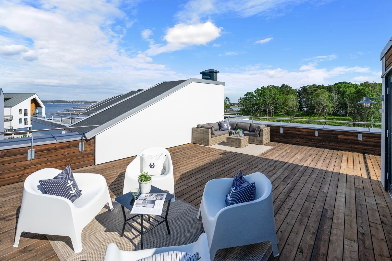 Lekker takhage - utevann Galleribilde