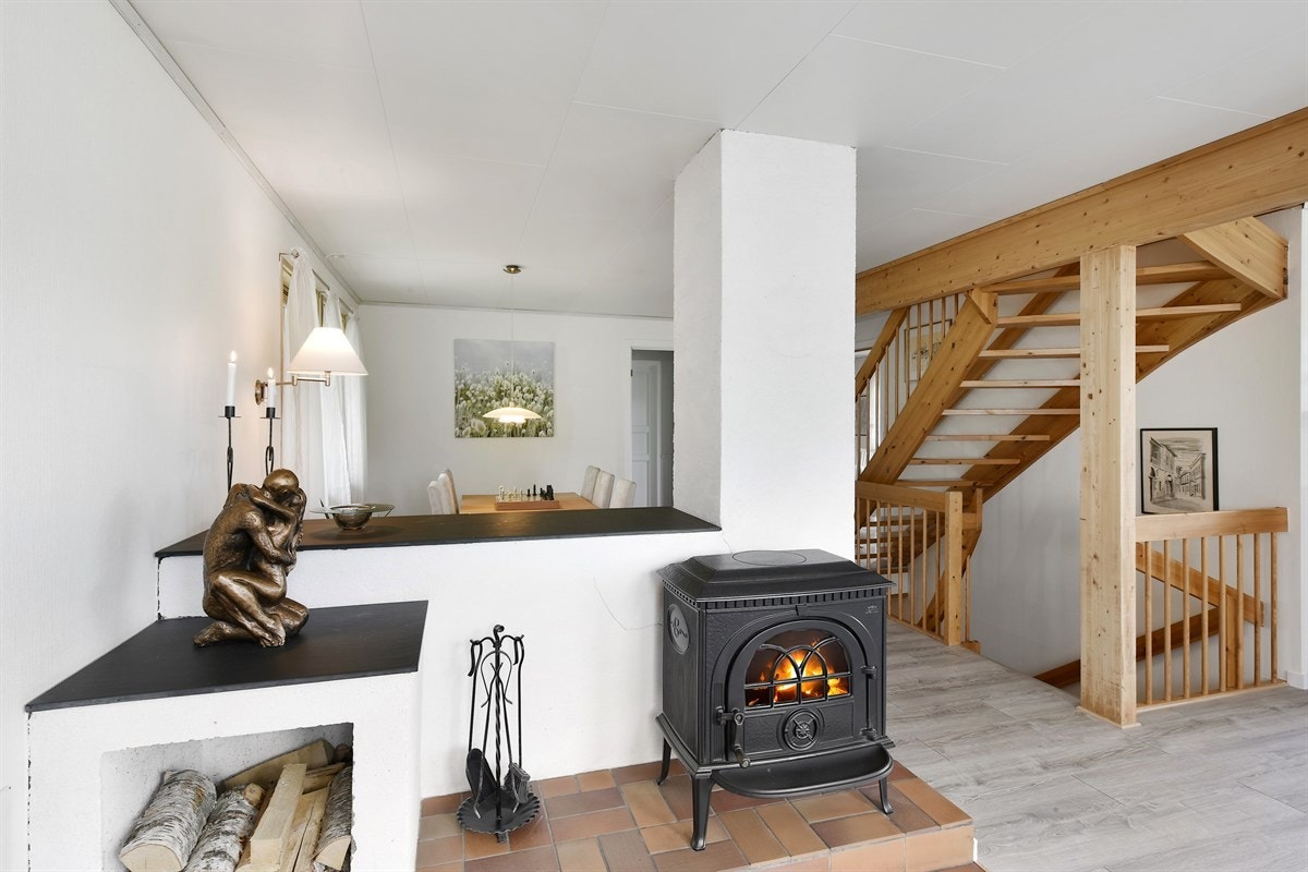 Peisovn i stue. Galleribilde