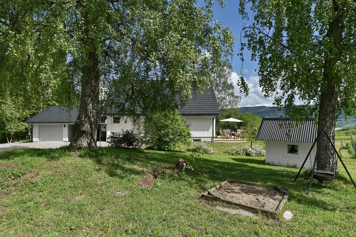 For elever i ungdomstrinnene er det skolebussordning til Sylling ungdomsskole. Galleribilde