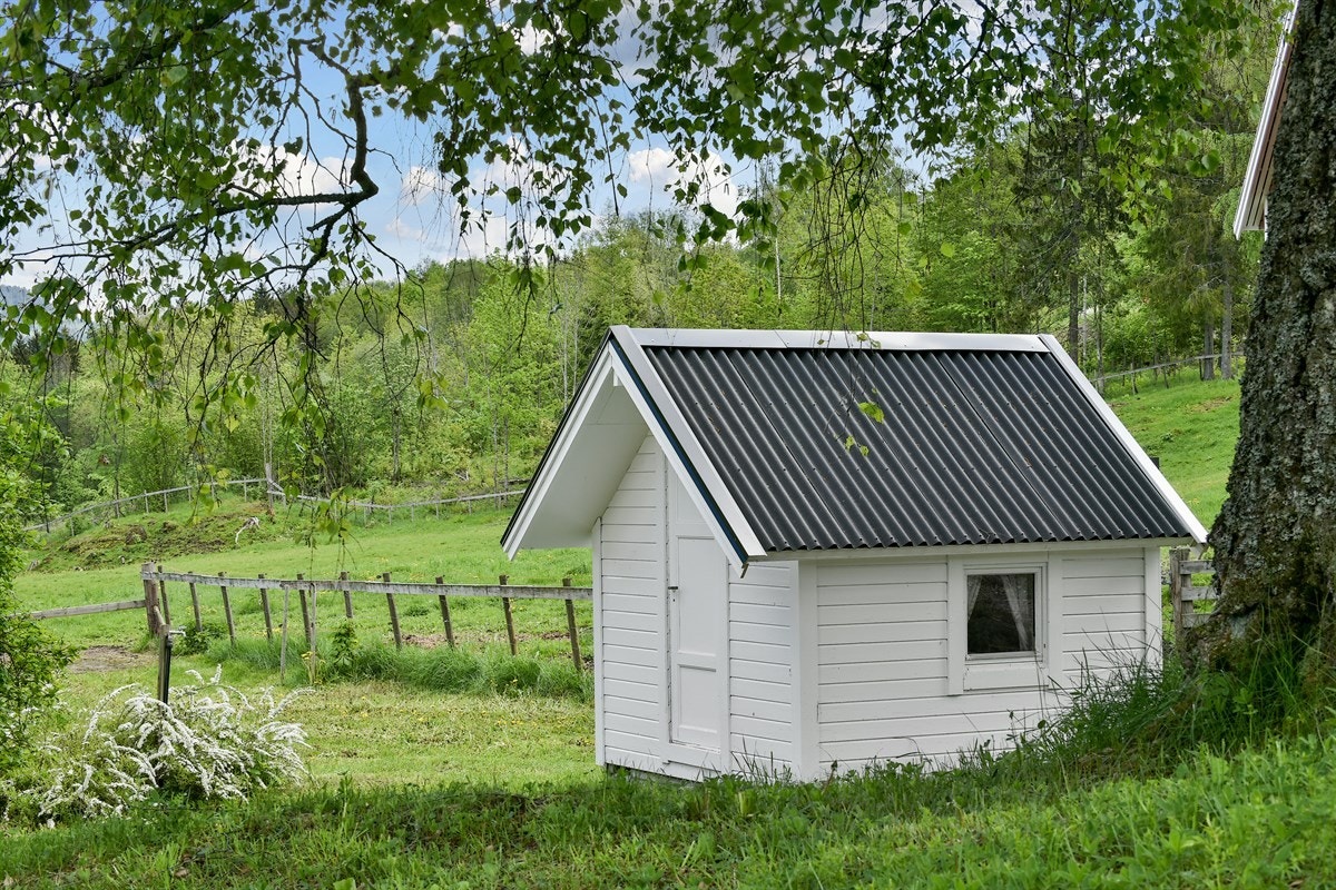 I tilknytting til våningshuset er det en fullisolert leikestue på 4,5 m2. Galleribilde