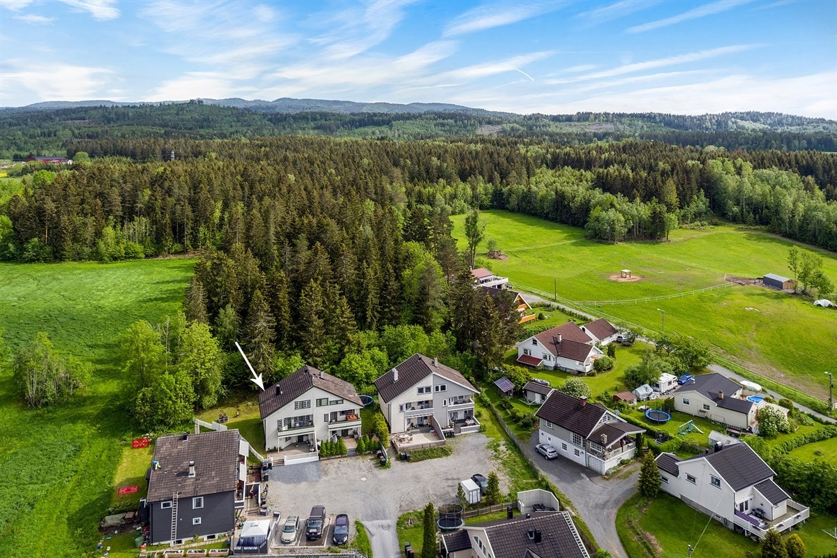 PrivatMegleren ved John Granly Steen og Kristian Arthur Brunvoll har gleden av å presentere denne innholdsrike havparten av en tomannsbolig over tre plan! Galleribilde