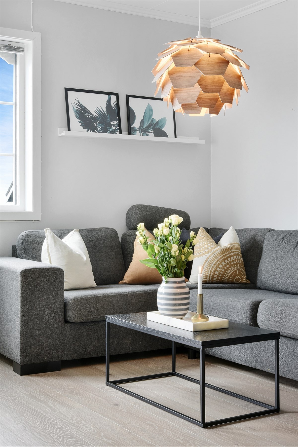 Det er god plass for sofa, tv med mer. Galleribilde