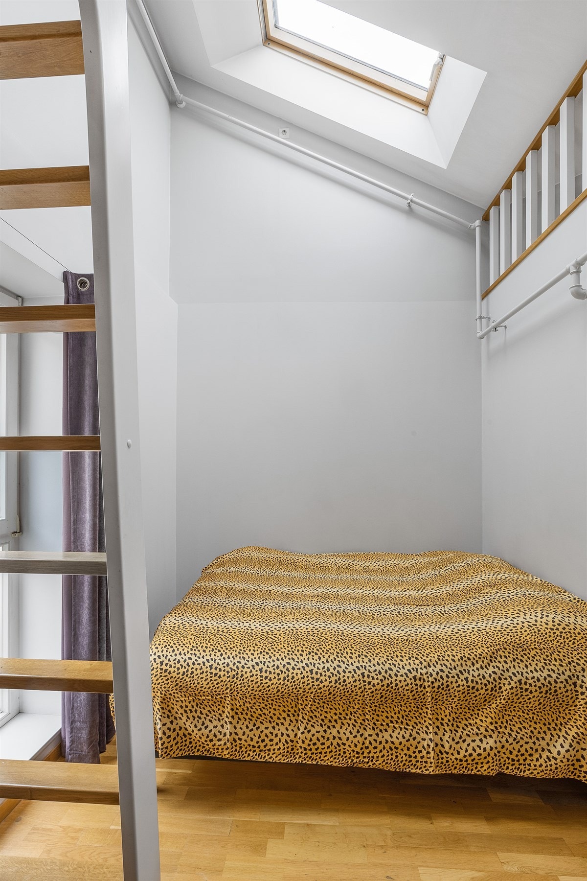 God plass til dobbeltseng Galleribilde