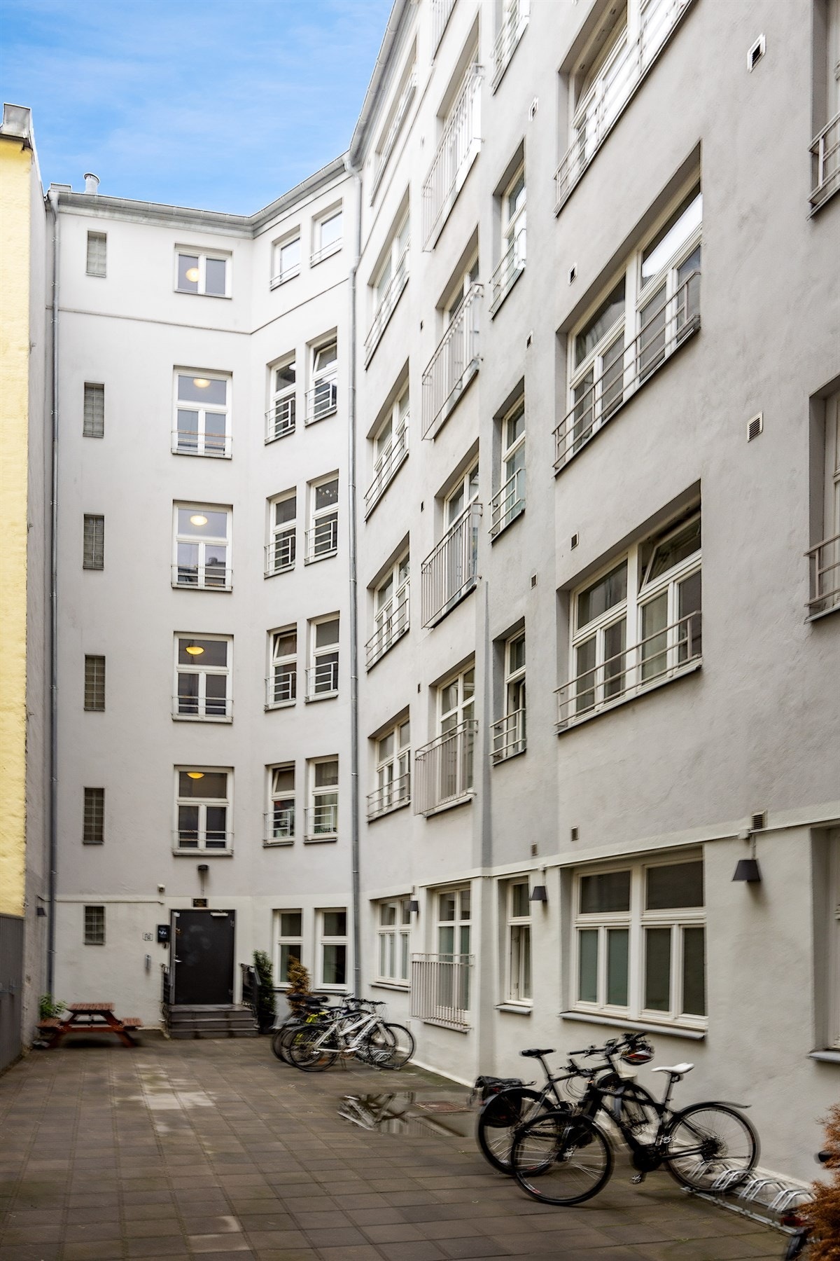 Bakgård Galleribilde