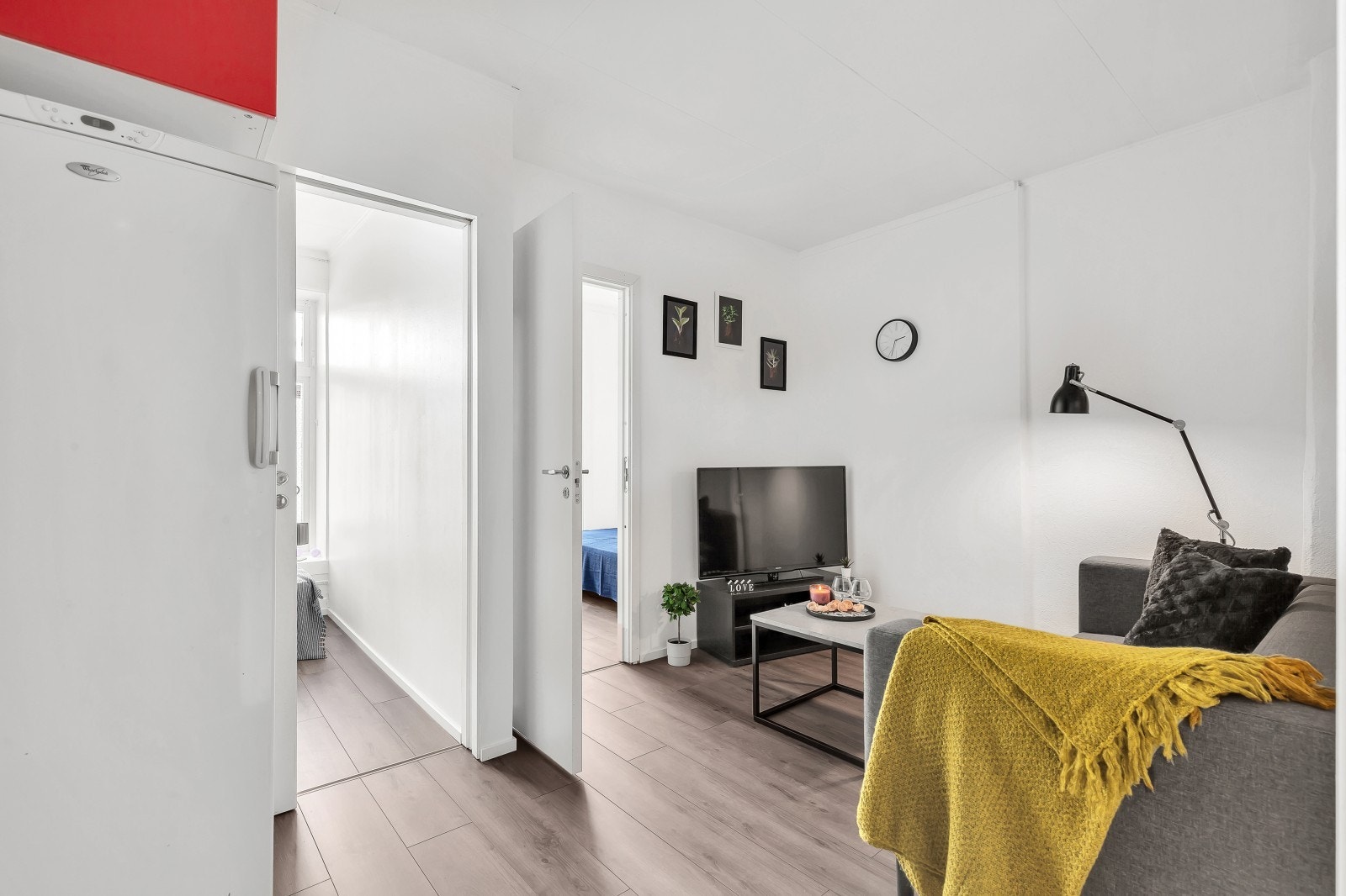 Adkomst til to av soverommene fra stuen. Galleribilde