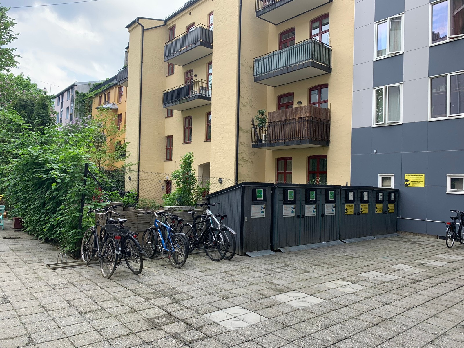 Bakgård Galleribilde