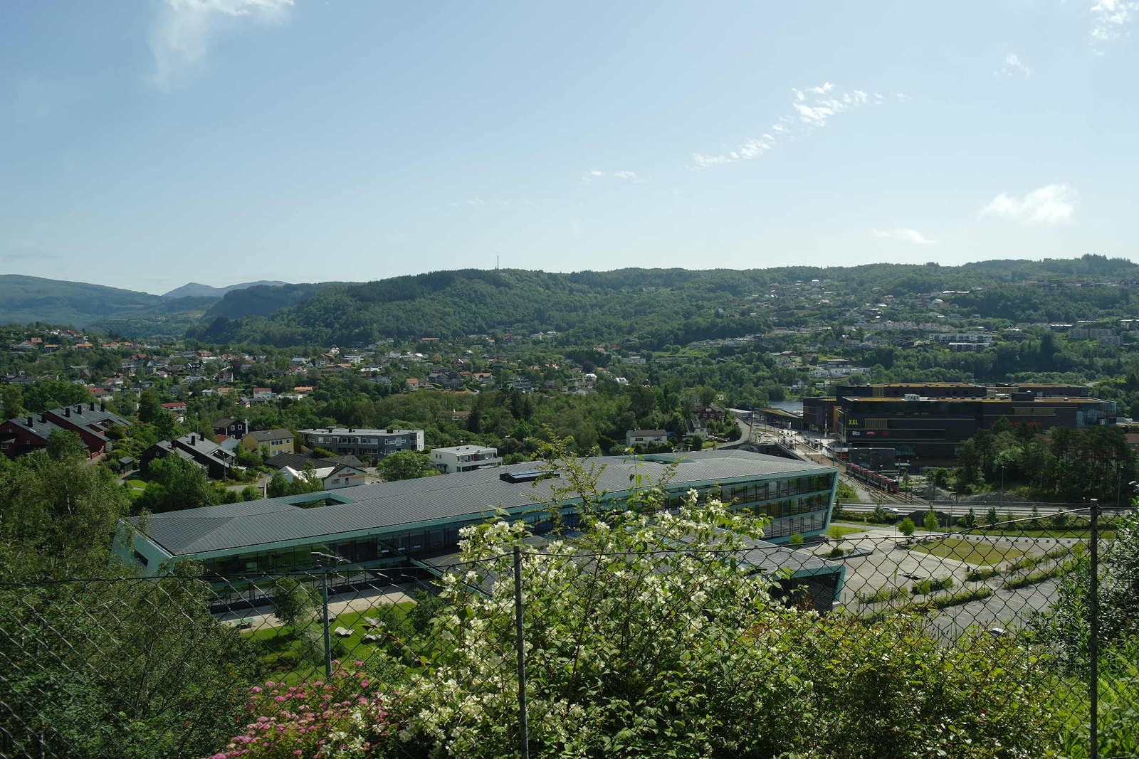 Lagunen, bybanen, Nordahl Grieg VGS Galleribilde