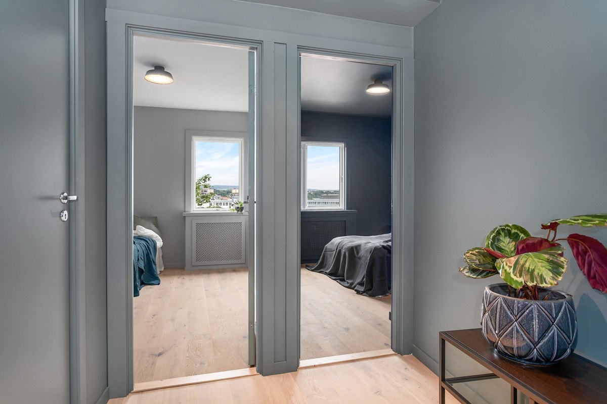 To romslige soverom med fantastisk utsikt fra Ekeberg til Økern og morgensol. Galleribilde