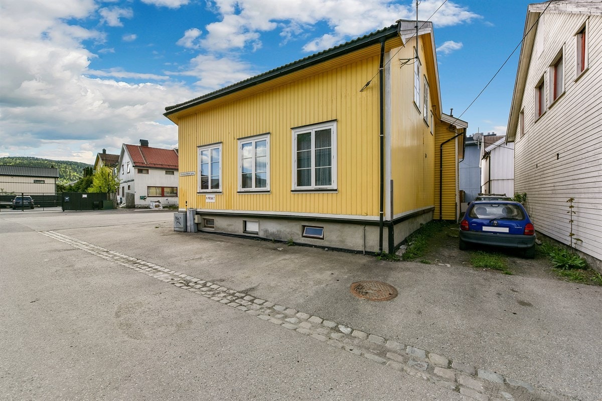 I dag har boligen noe oppgraderingsbehov, men fremstår som svært innholdsrik med godt potensial. Galleribilde