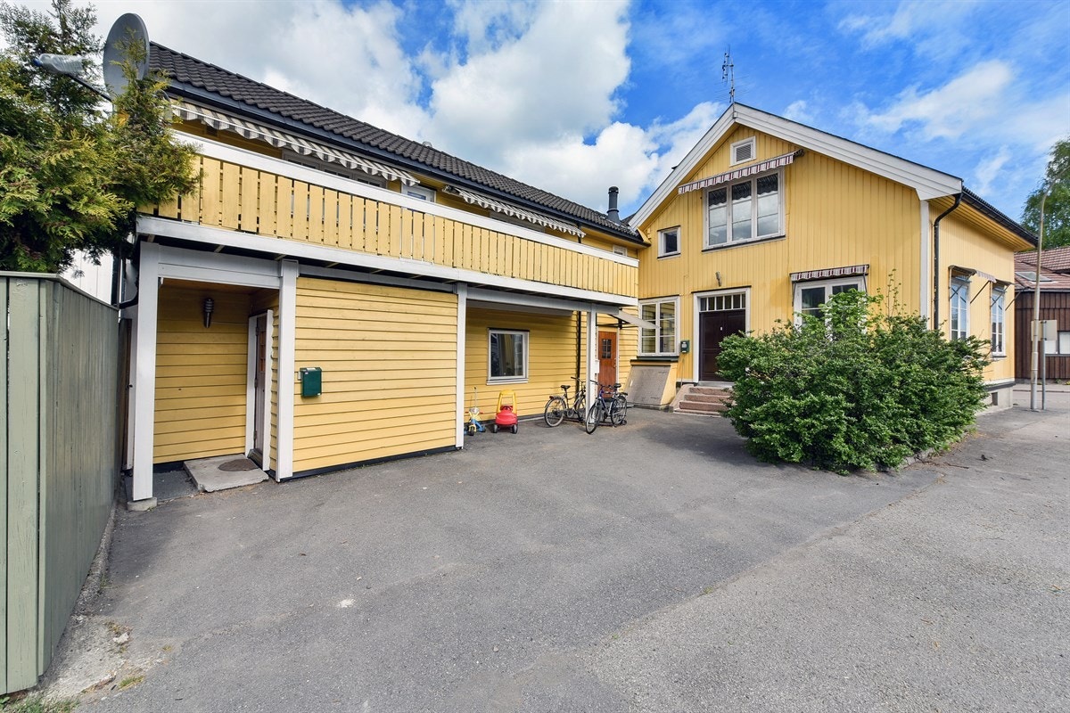 Eiendommen ligger sentralt og attraktivt til på Strømsø i Drammen. Galleribilde