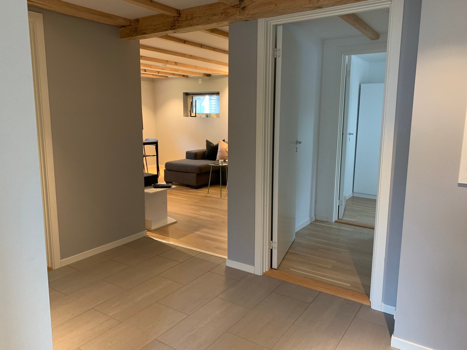 Stor og romslig gang Galleribilde