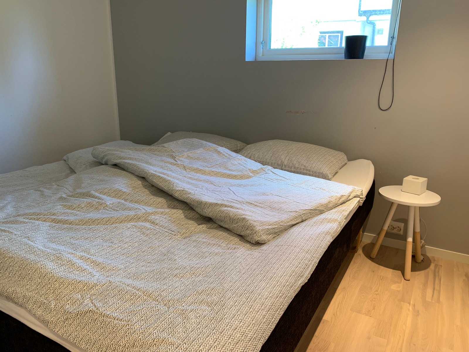 Hoved soverom, nå med helt ny Seng/Over madrass 180*200 Galleribilde
