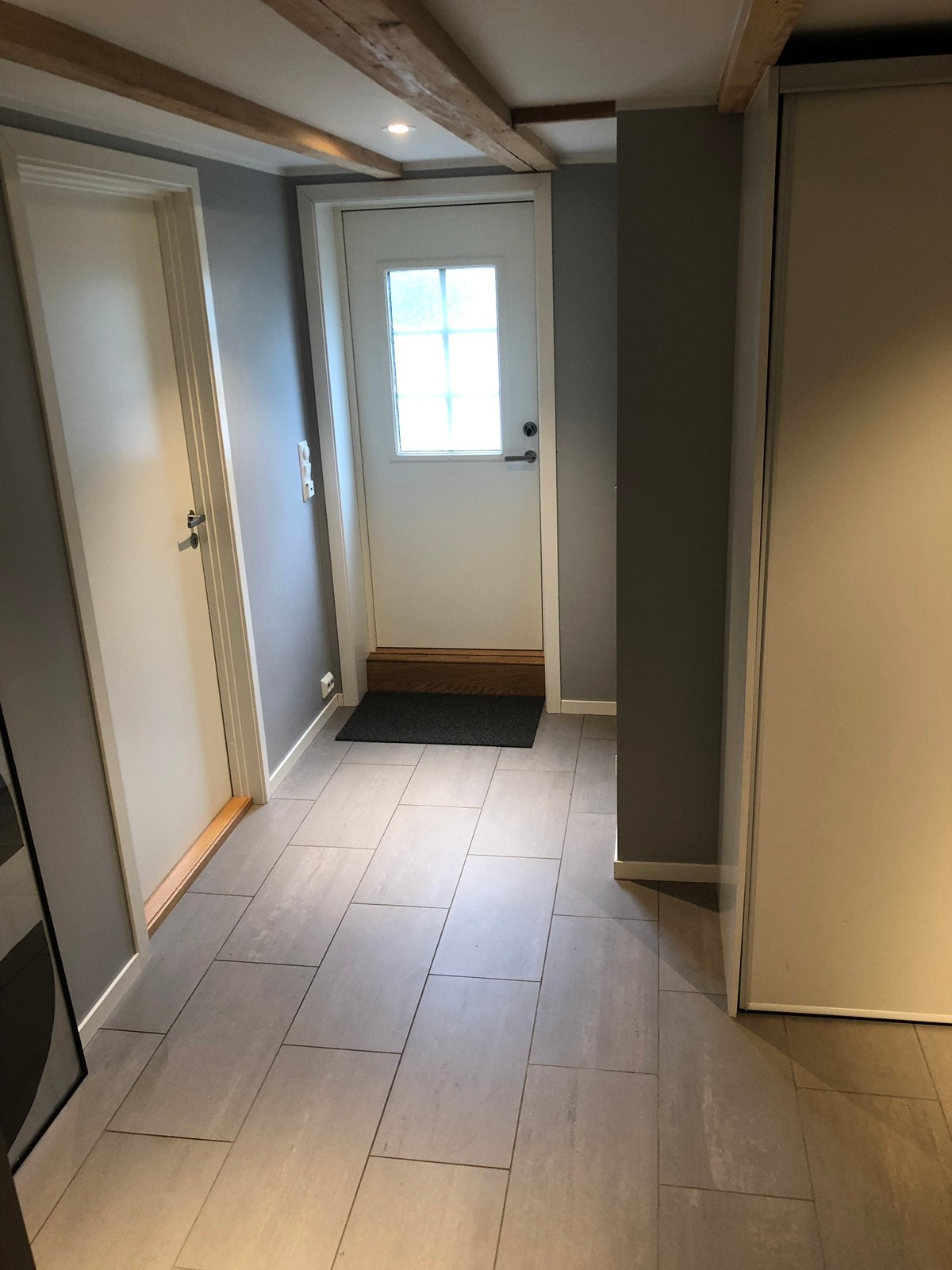 Romslig inngangsparti/gang Galleribilde