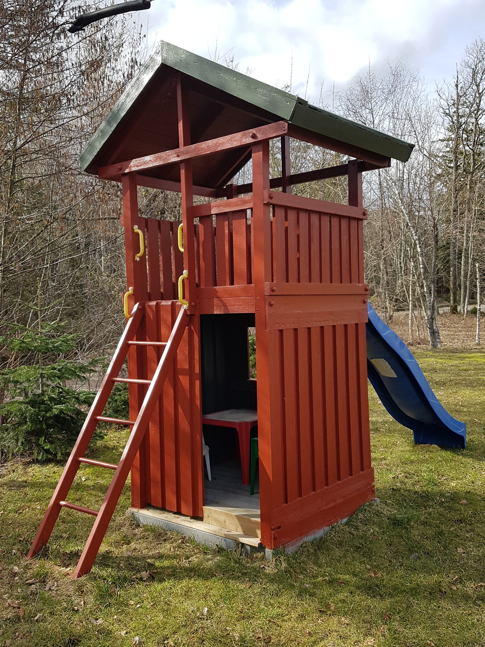 Lekehus med sklie Galleribilde