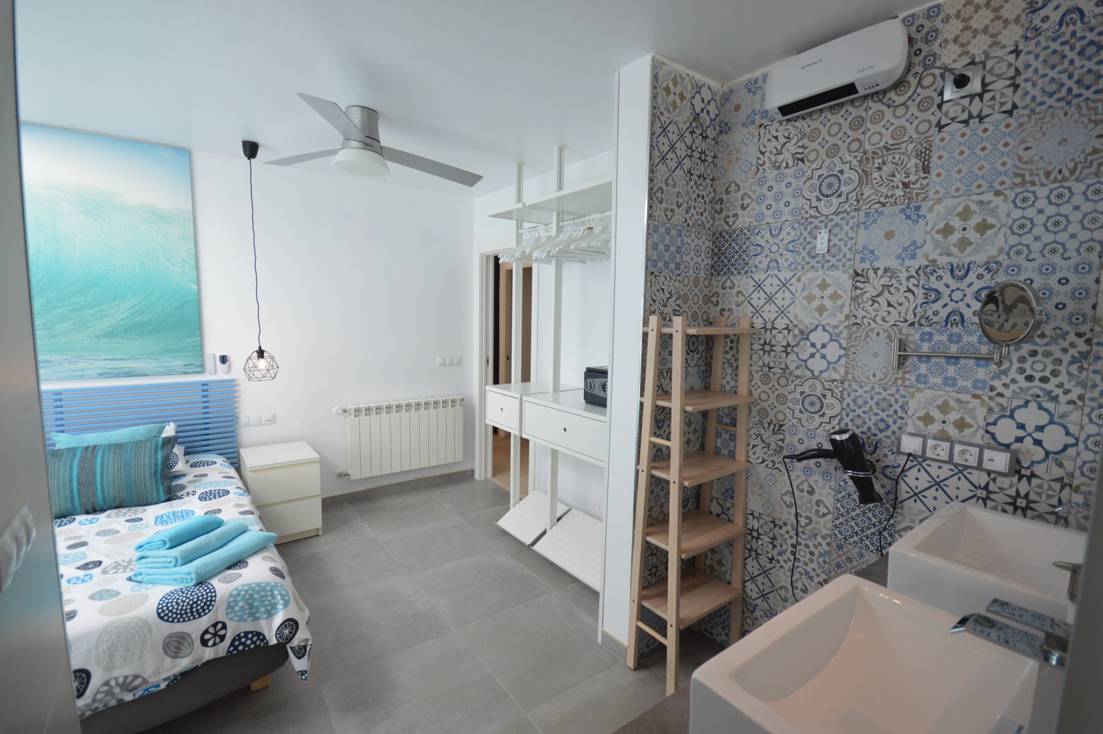 Det blå soverommet med eget bad, sover normalt 2, maks 3. Galleribilde