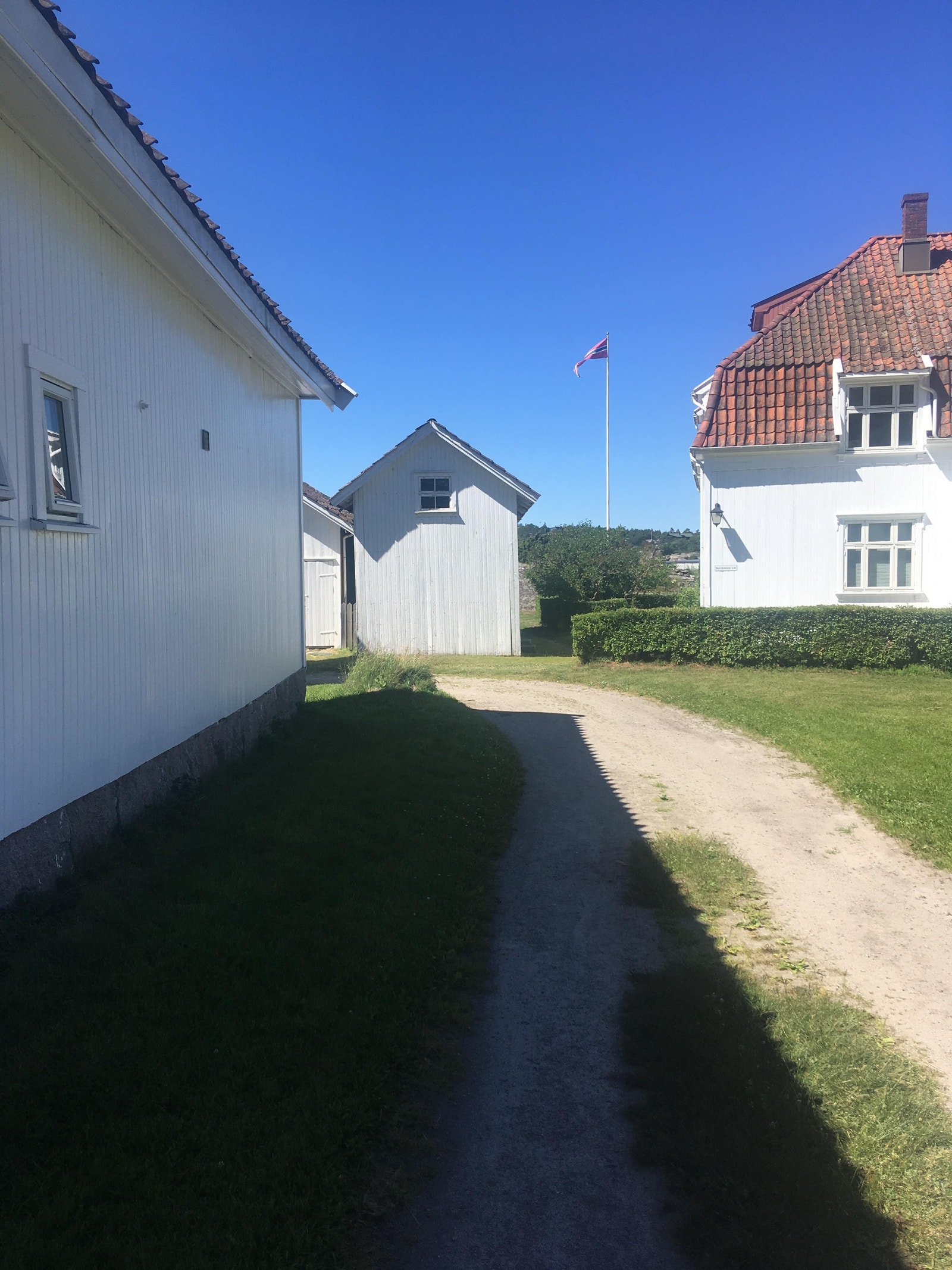 Veien over til hytta fra Gravningsundet. Galleribilde