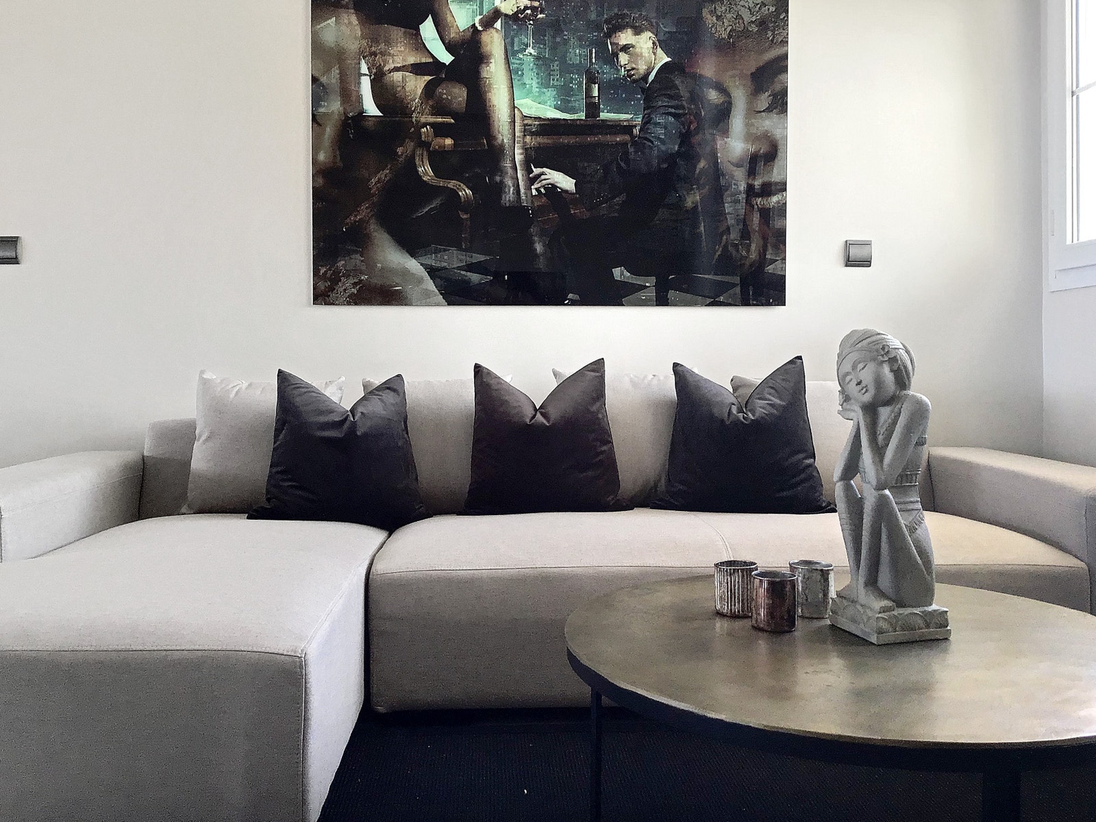 Stor og deilig sofa i TV-stuen Galleribilde