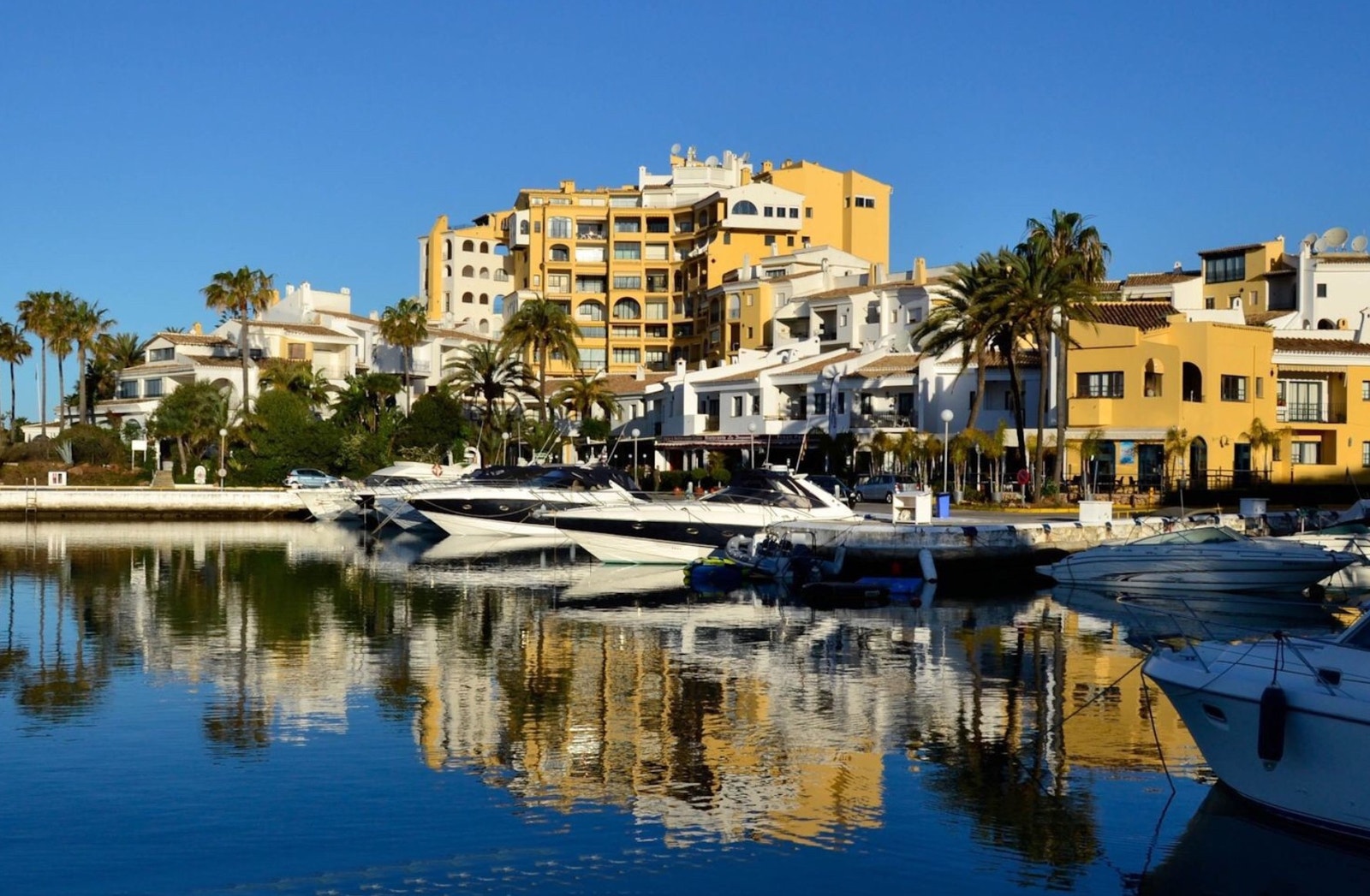 Cabopino havn Galleribilde