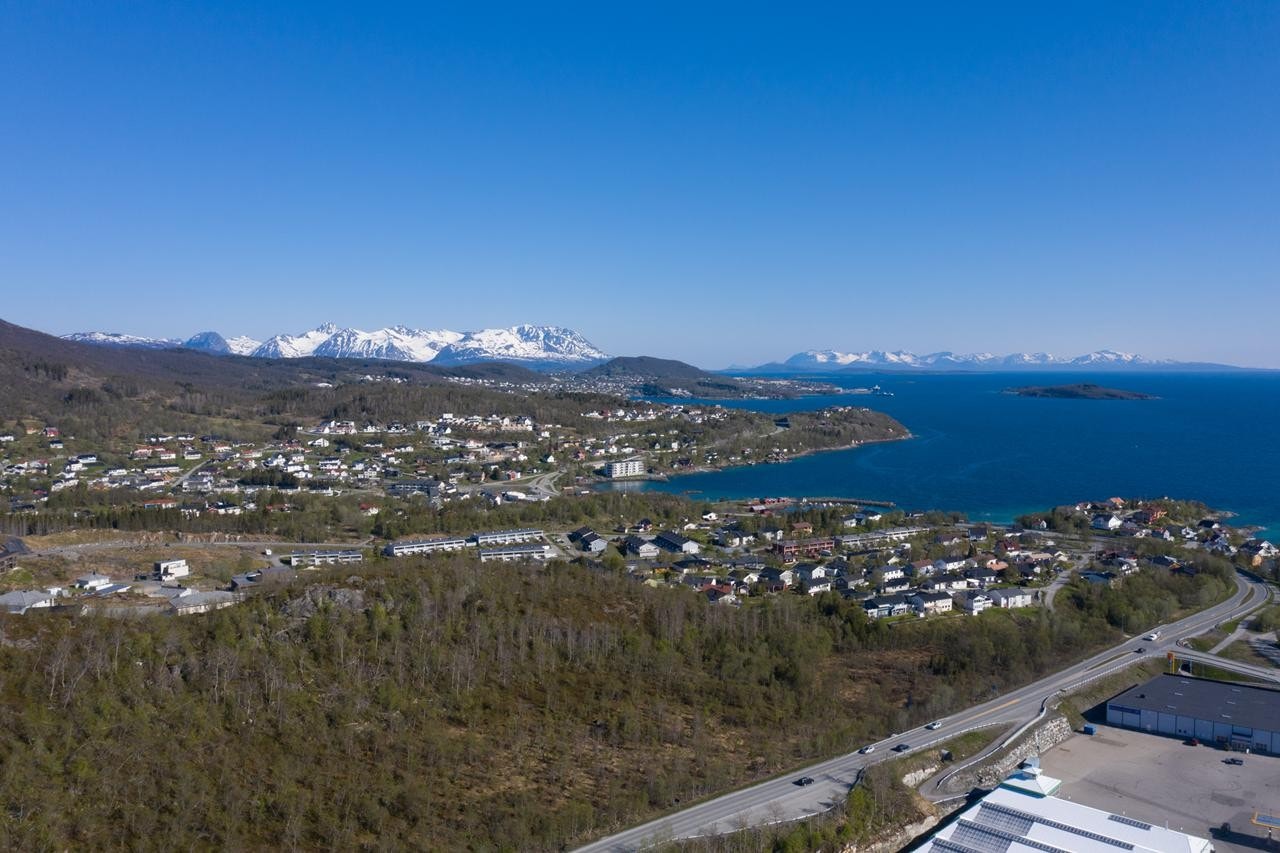 Profilieringsmulighetene er gode da eiendommene befinner seg ved hovedinnfartsvegen til Harstad. Galleribilde