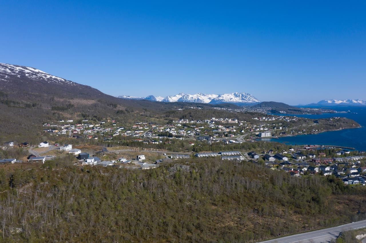 Området befinner seg langs Rv83 like før Ruggevika. Galleribilde