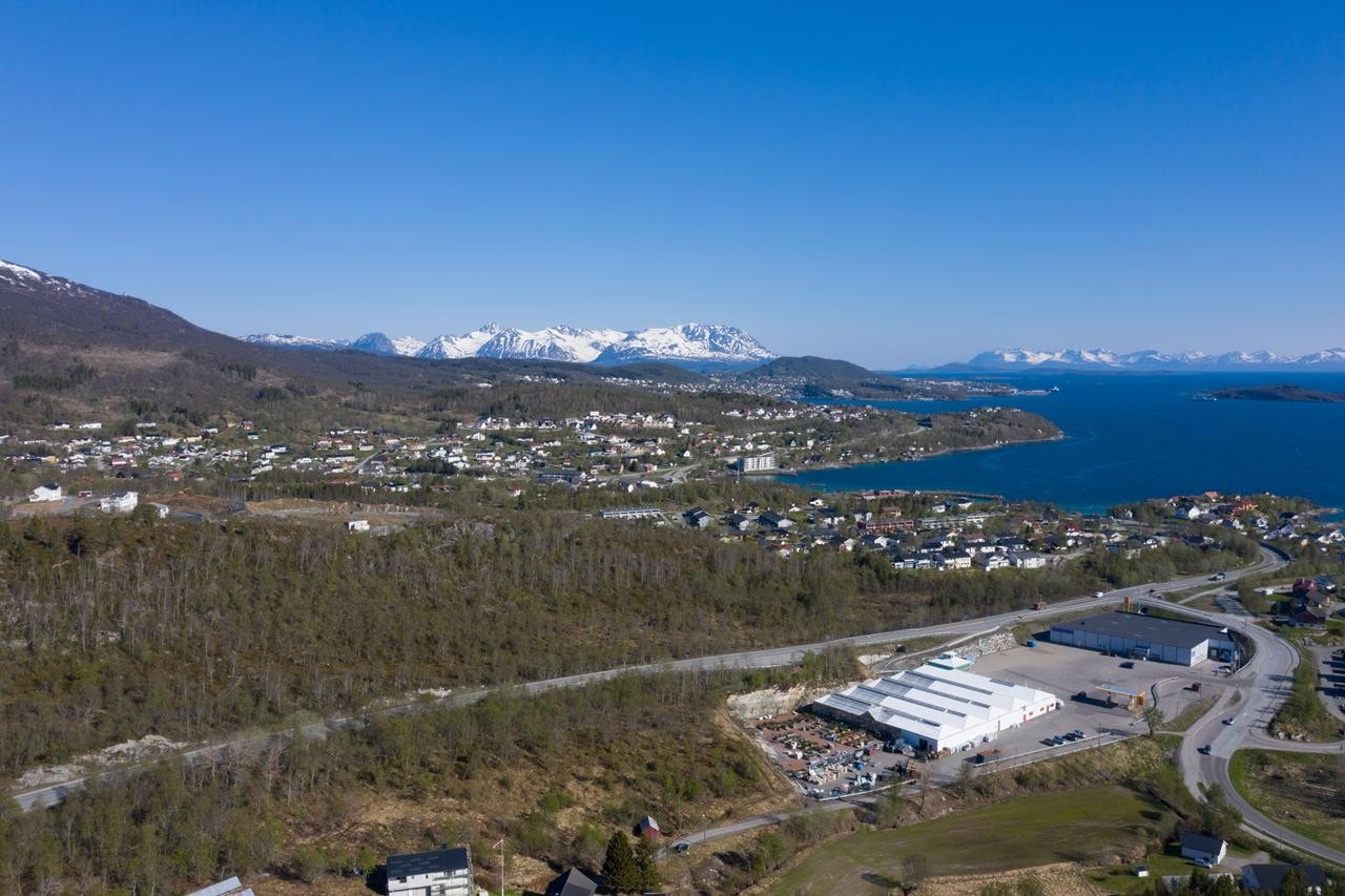 Det er 21 200 m2 tomt fordelt på 12 parseller. Galleribilde