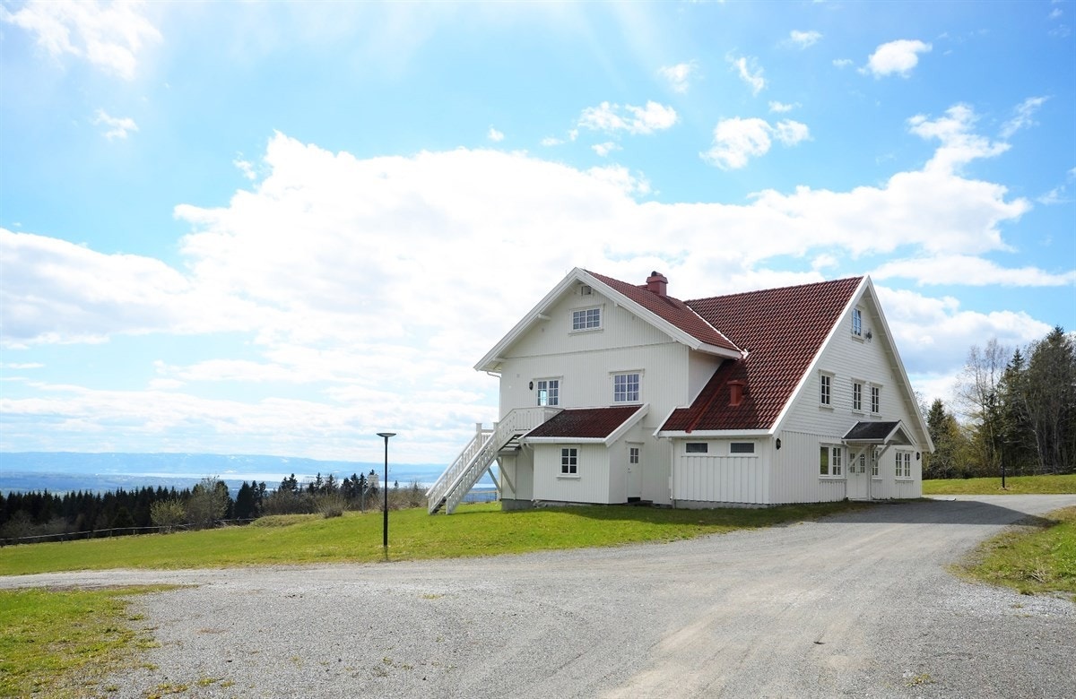 Hovedbygget. Kan evnt. leies ut i tillegg. Galleribilde