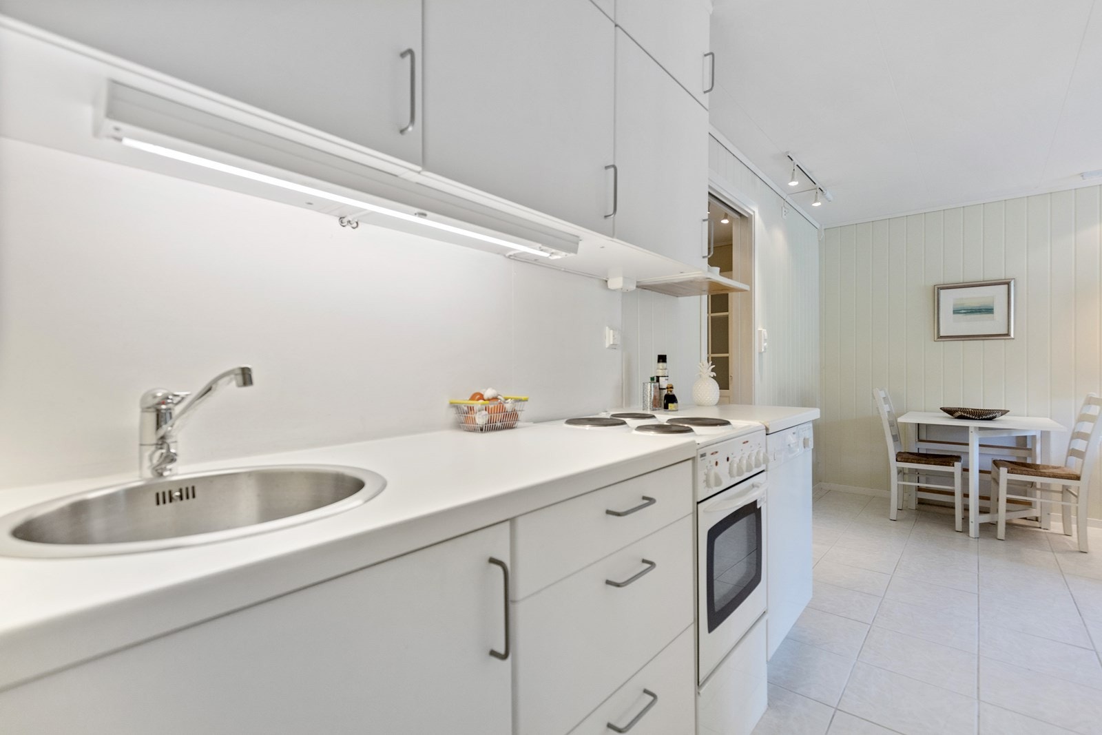 Kjøkken 1 etasje i hybeldelen. Galleribilde