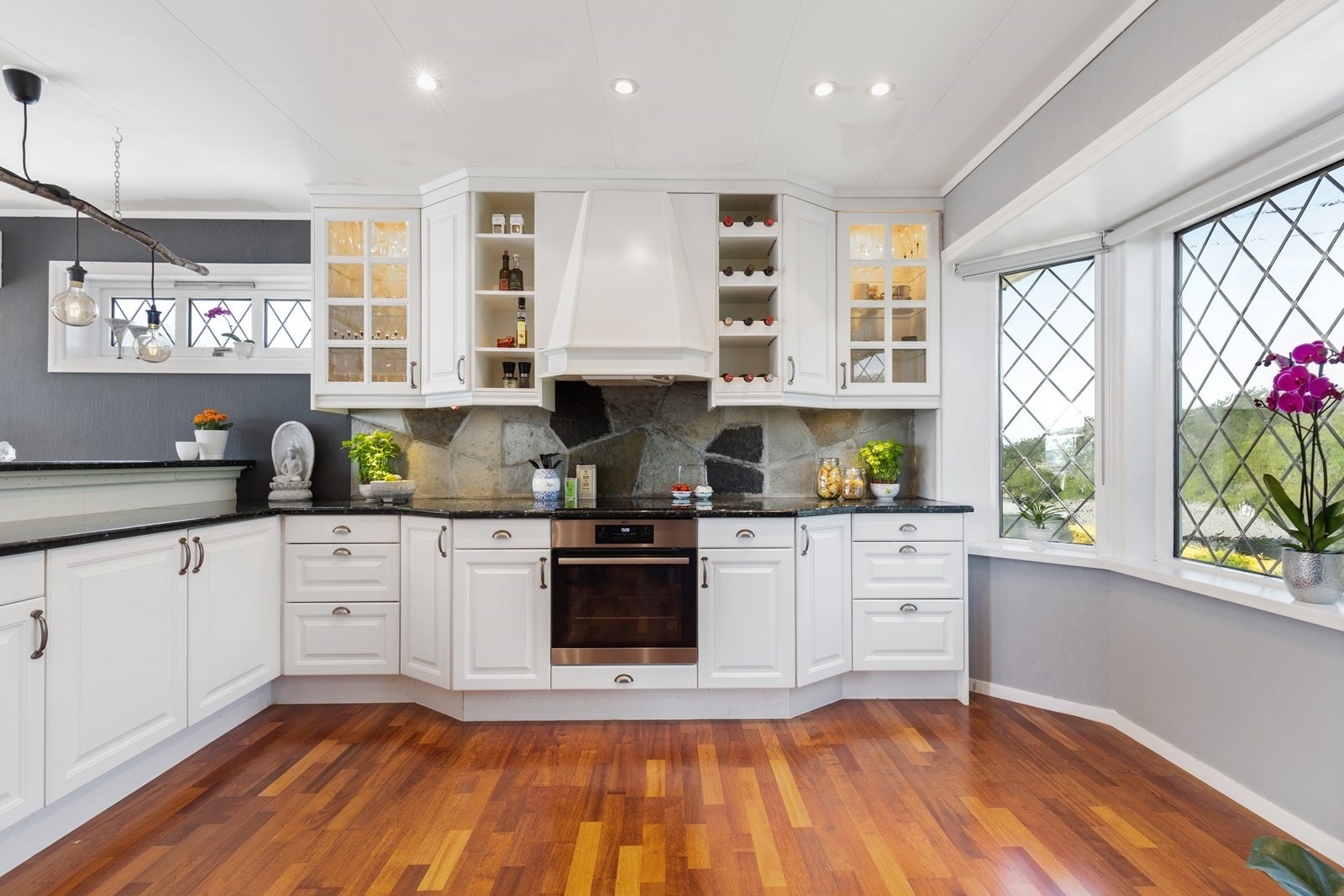 Åpen løsning mot stuen. Galleribilde