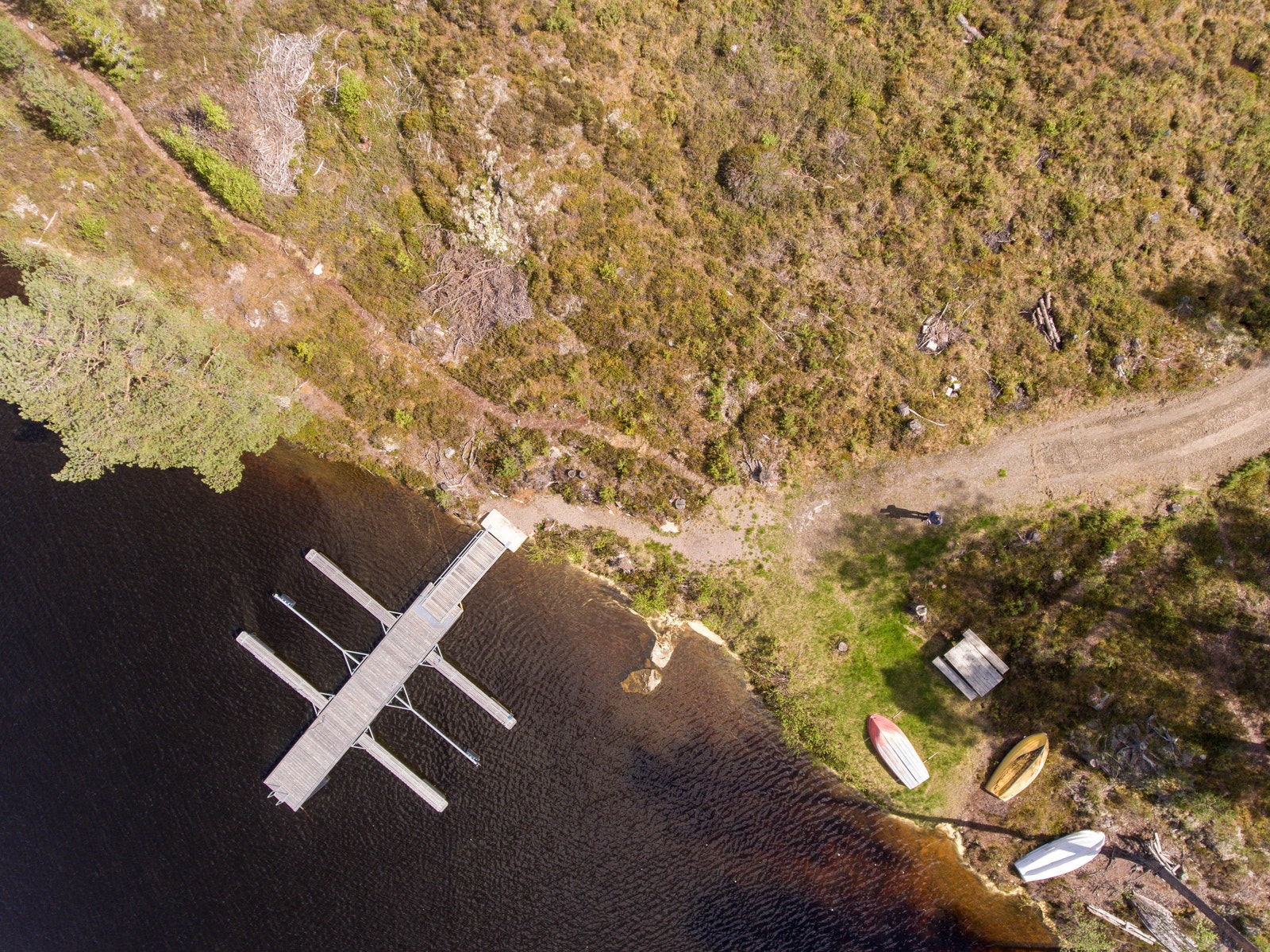 Det er flere fine bademuligheter via strender og brygger rundt i området Galleribilde