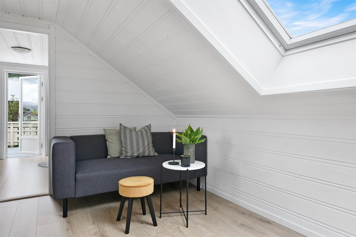 God plass til sittegrupper på loftet. Galleribilde
