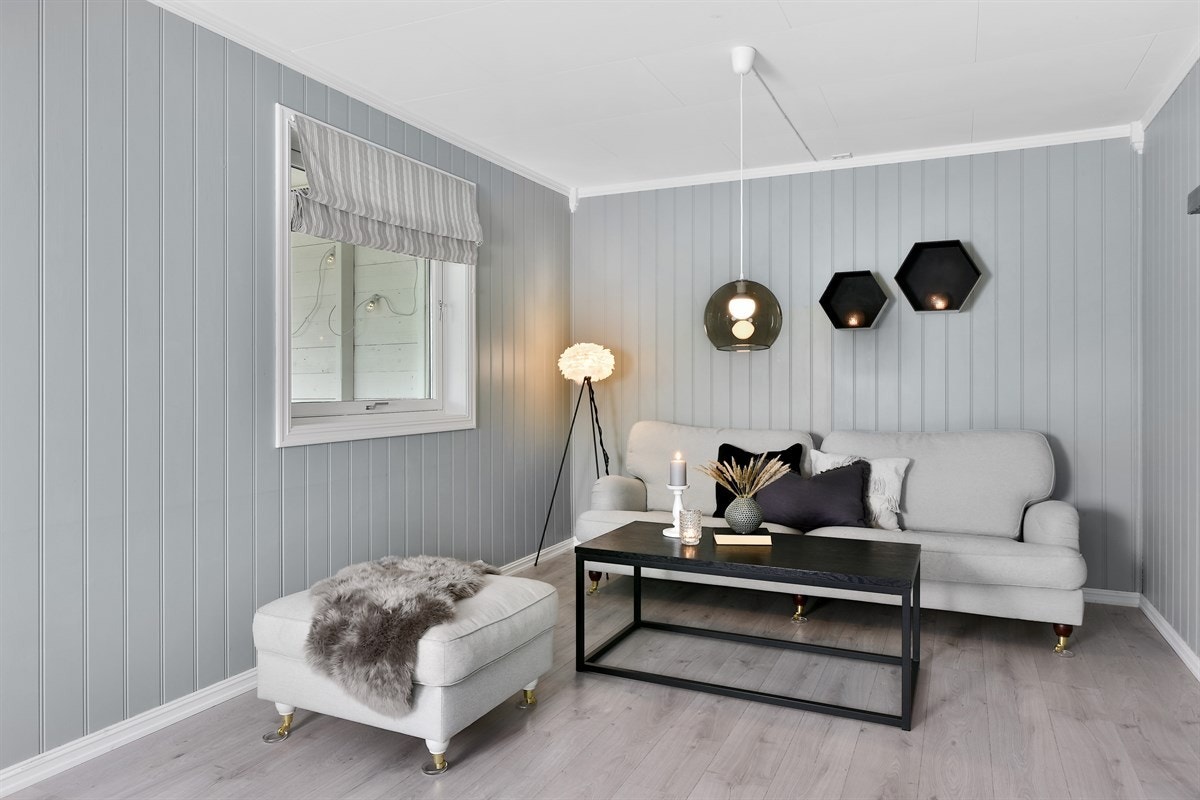 Stuen er romslig og med god plass til møblement. Galleribilde