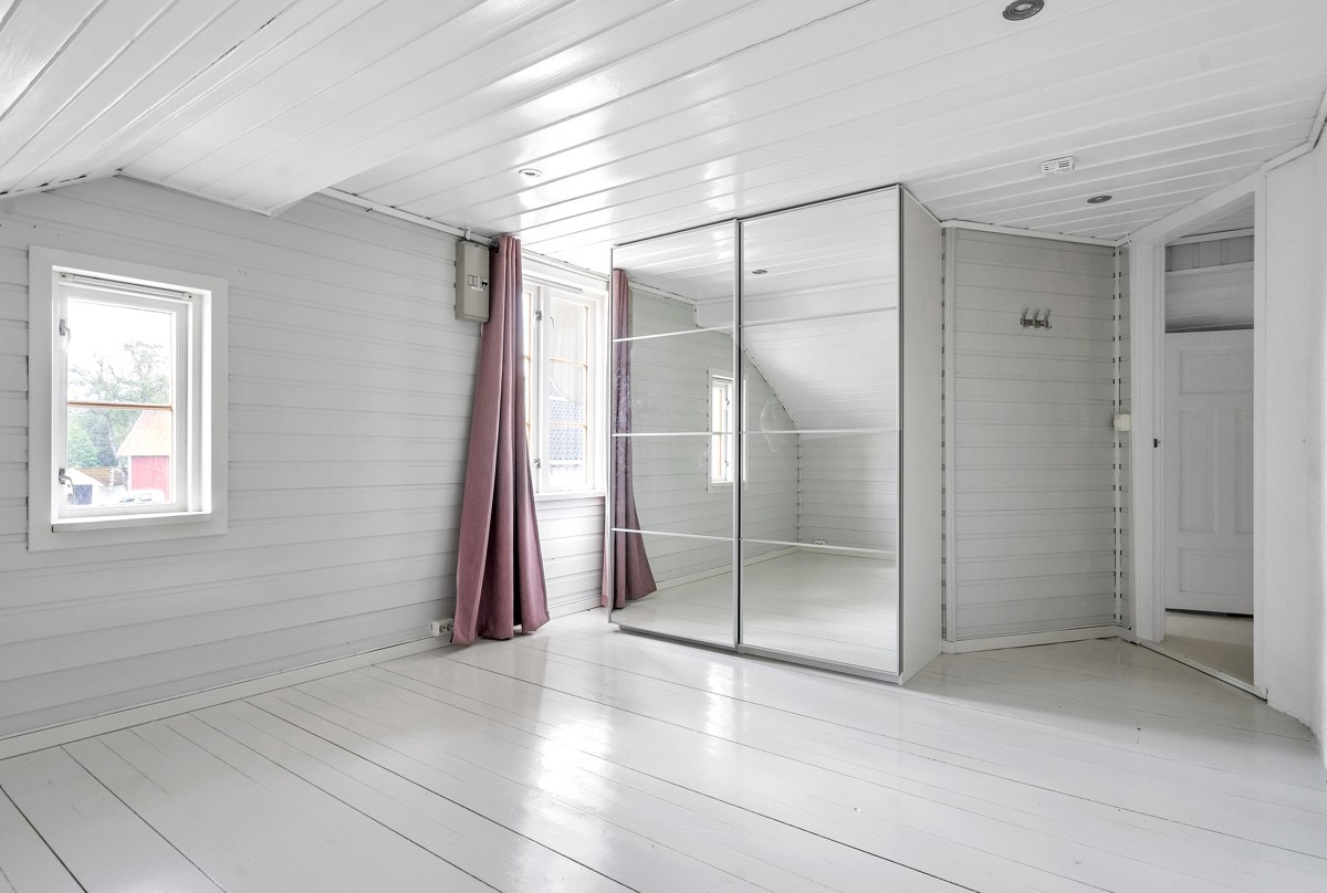 Soverom med garderobeskap Galleribilde